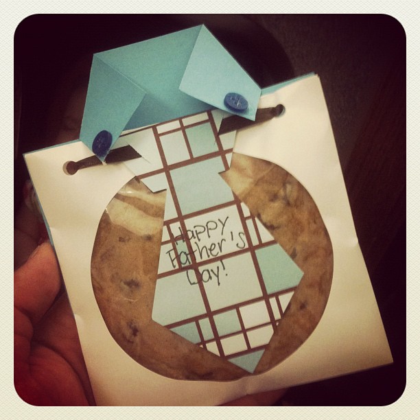 Such a sweet Father's Day cookie from the Young Women in my church!